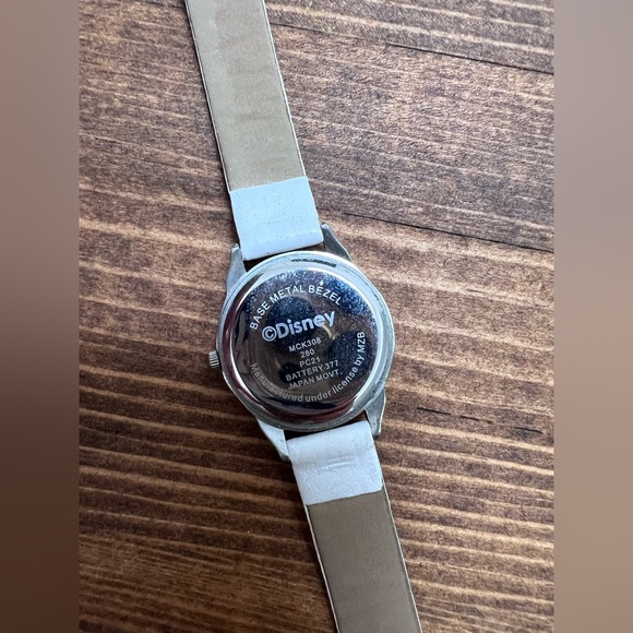 Nurse Minnie Watch - Picture 2 of 2